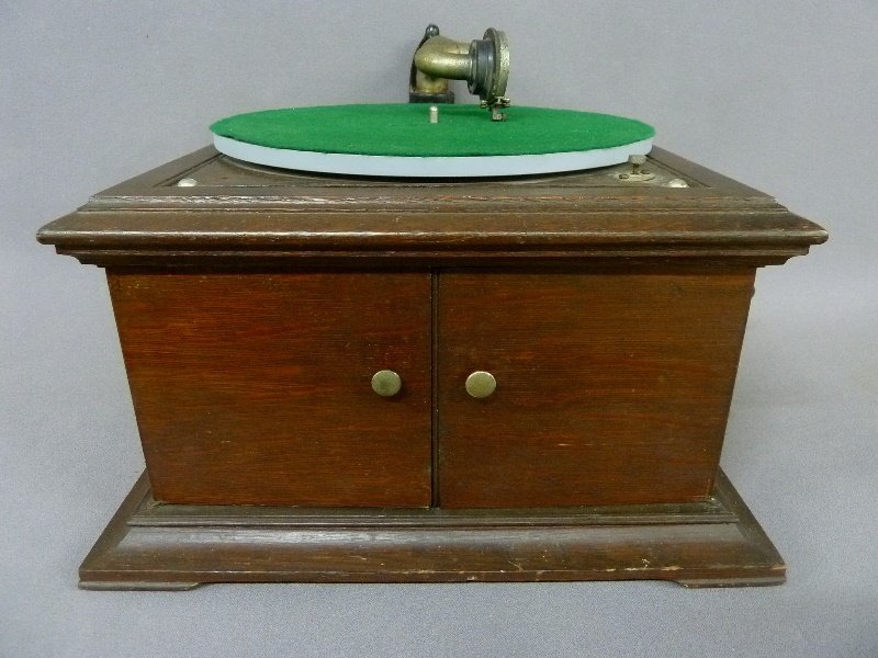 Signed "Victor Talking Machine Co., dated Feburary (1 of 6)