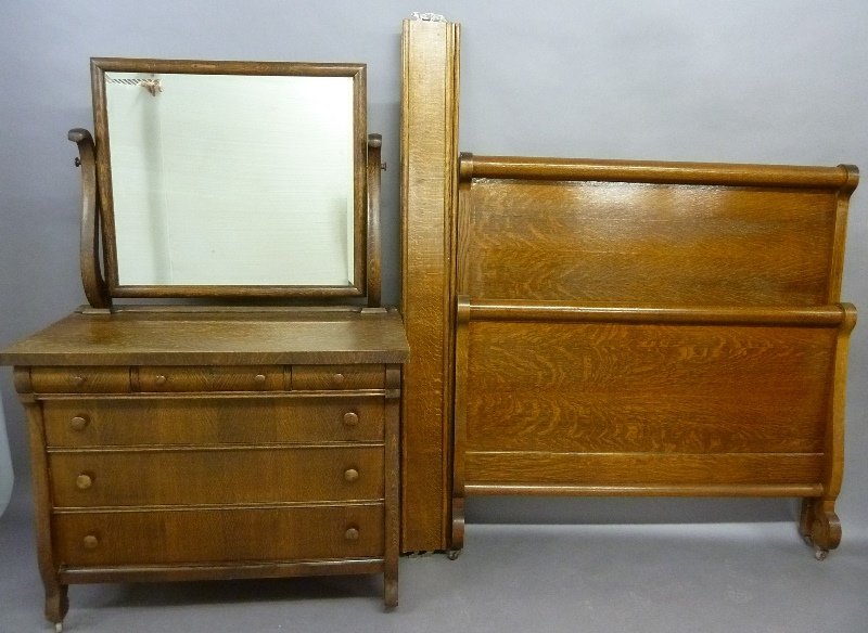 Circa 1915 1/4 Cut Oak 2 piece Bed Room Set in Original (1 of 5)