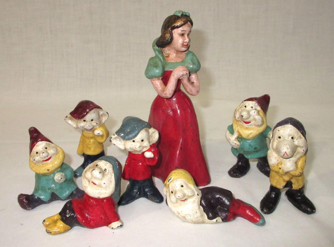 Modern C.I. Snow White & 7 Dwarfs Figures (1 of 5)