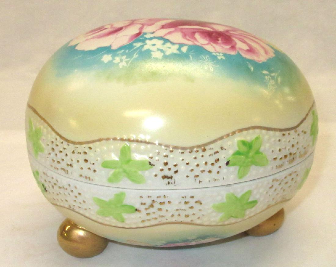 Porcelain H.P. Egg Dresser Box: 4 3/47"T x 5 3/4" x 4 5/8"