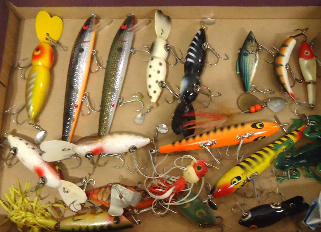Lot of 19 Fishing Lures: 2 1/2" - 6"