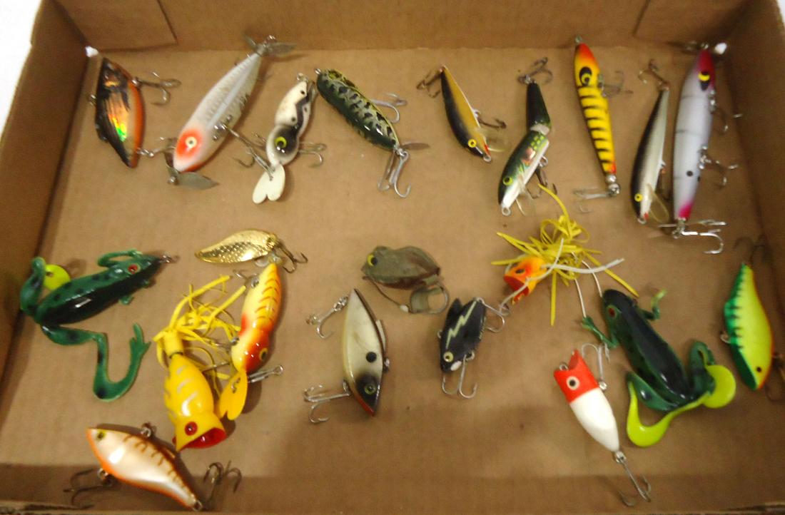 Lot of 21 Fishing Lures: 2" - 5"