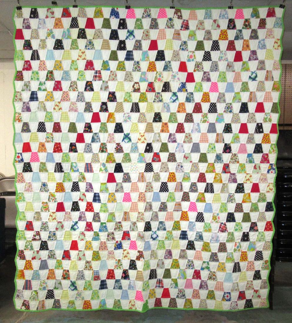Vtg Handmade Quilt (1 of 4)