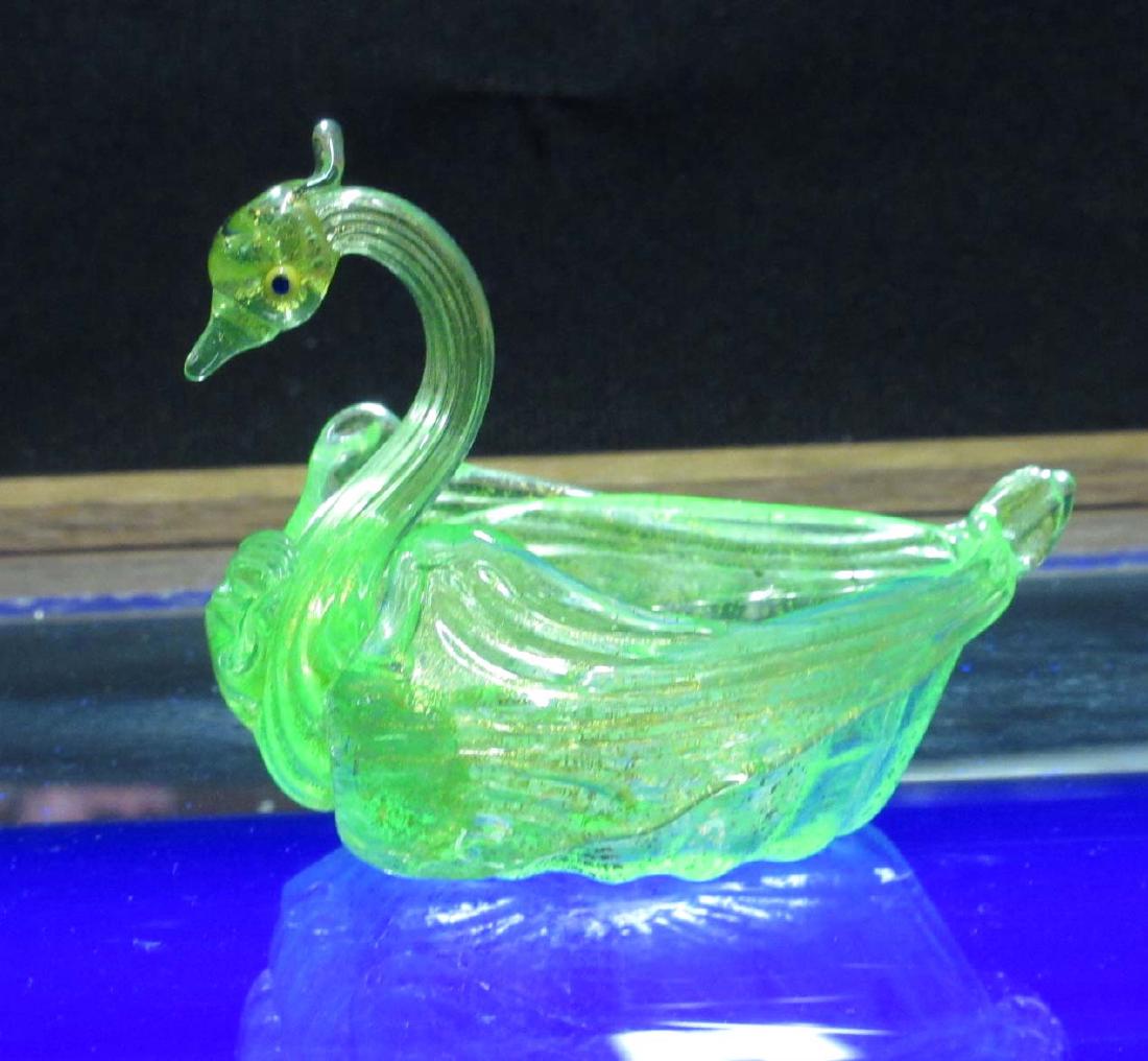 Vaseline Glass Swan Master Salt (1 of 3)