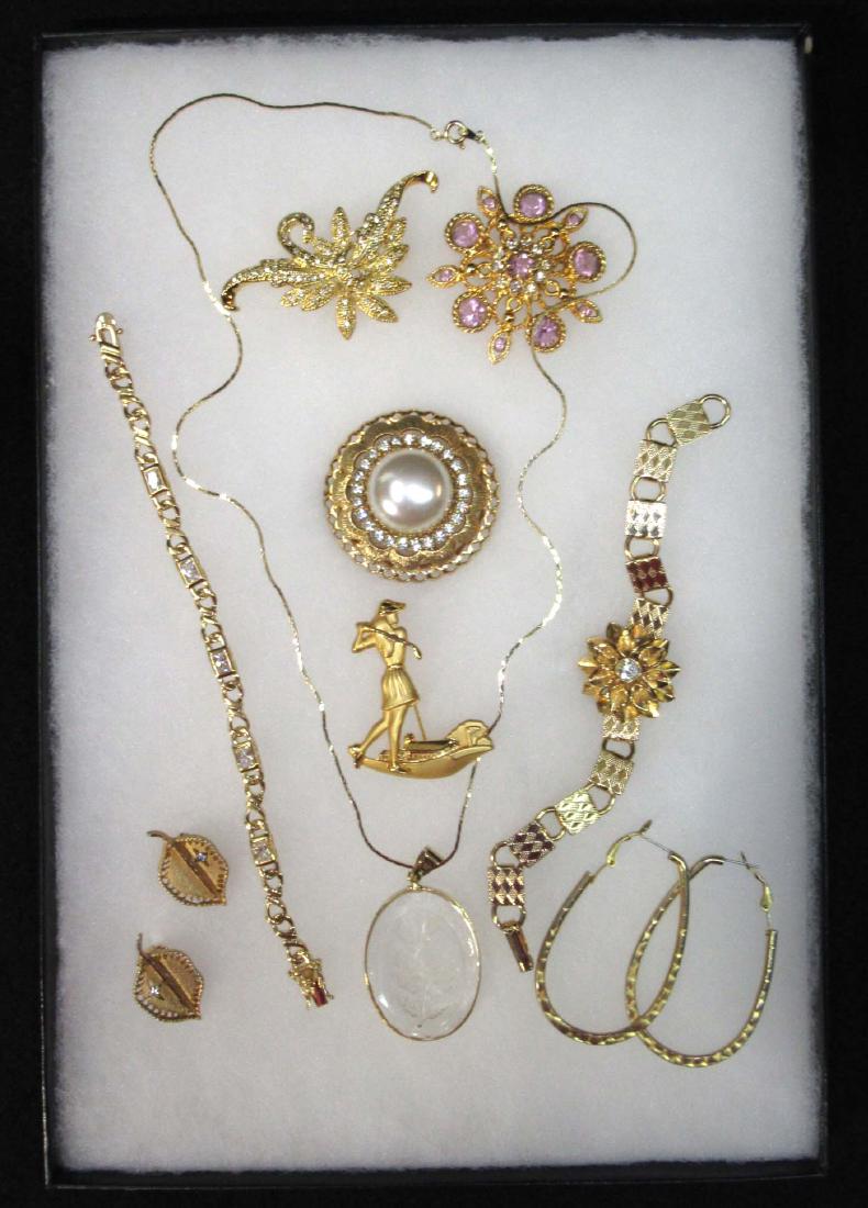 Pretty 9pc Goldtone & Clear Glass Jewelry: Inc. Intaglio Pendant Neck. - 2 Bracelet's - 4 Pin's -2 Pr. Earrings