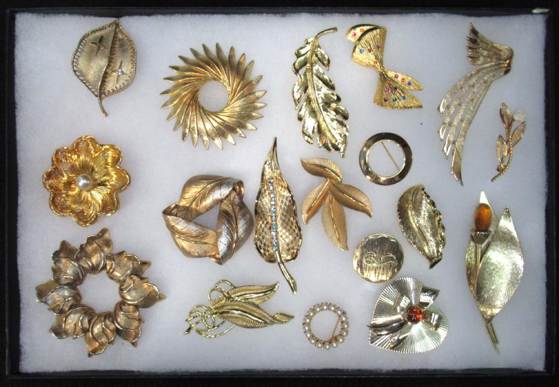 18 Various Textures Goldtone Brooches (1 of 3)
