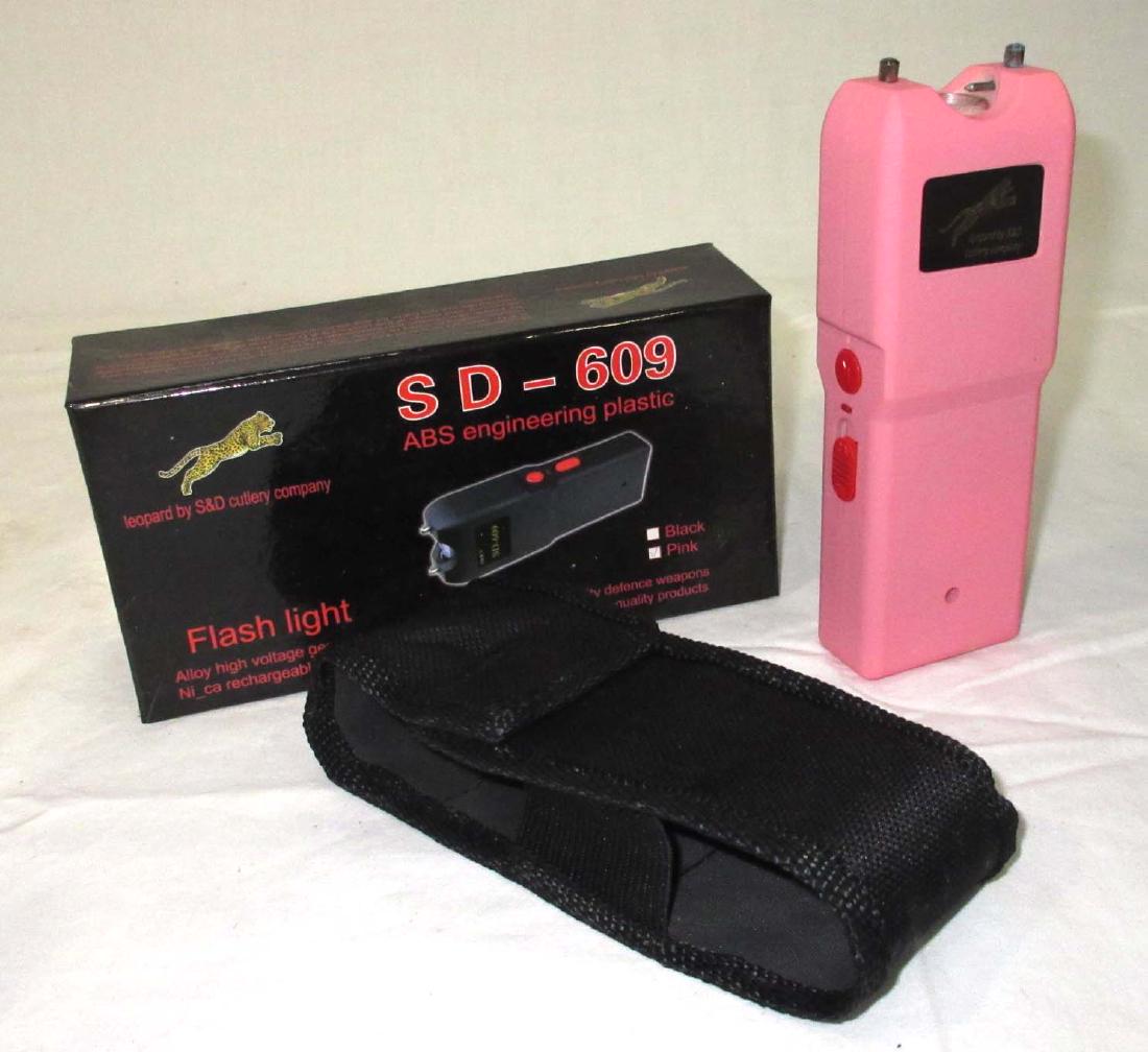 SD-609 Taser NIB: 5 1/2" x 2 1/4"