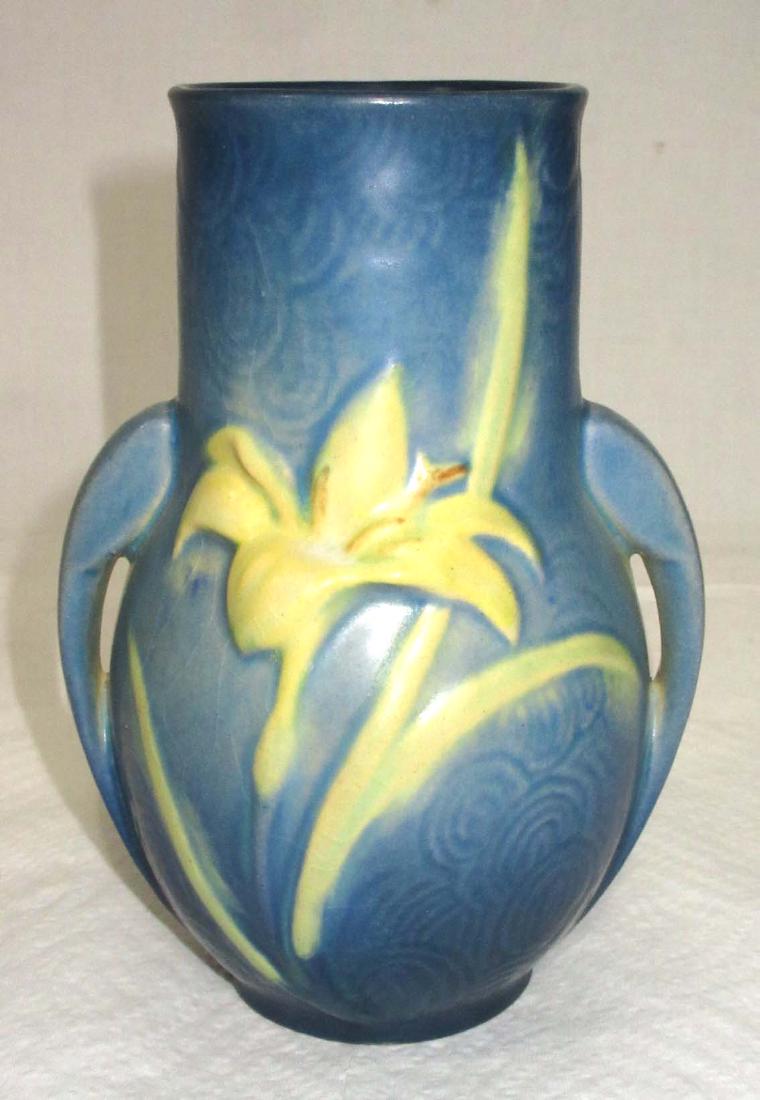 Roseville Pottery Vase 130-6: 6 1/4"T x 4 1/2"W