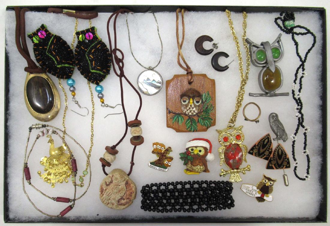 Lot of Costume Jewelry: Lot of nature jewelry inc. owls, bat, wooden, shell, etc.