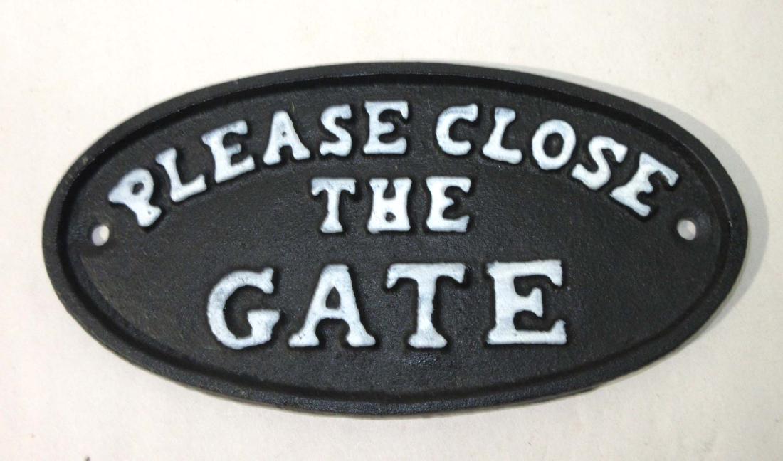 Cast Iron Close the Gate Sign: 3 1/2" x 6 1/2"