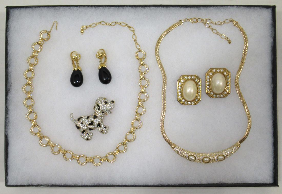 5pc Striking Rhinestone Studded Jew.: Inc. 18" Clear Rhinestone/Goldtone Necklace- 2 1/2" Puppy Brooch- 1 3/4" Dangle Earrings- 1 3/8" Faux Pearl Earrings-16" Faux Pearl & Rhin. Choker.