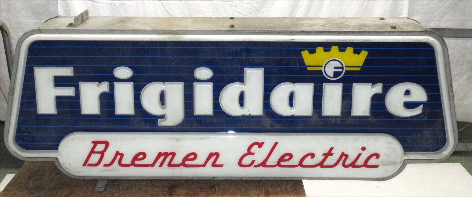 Dbl Side Lighted Frigidaire Sign (1 of 8)