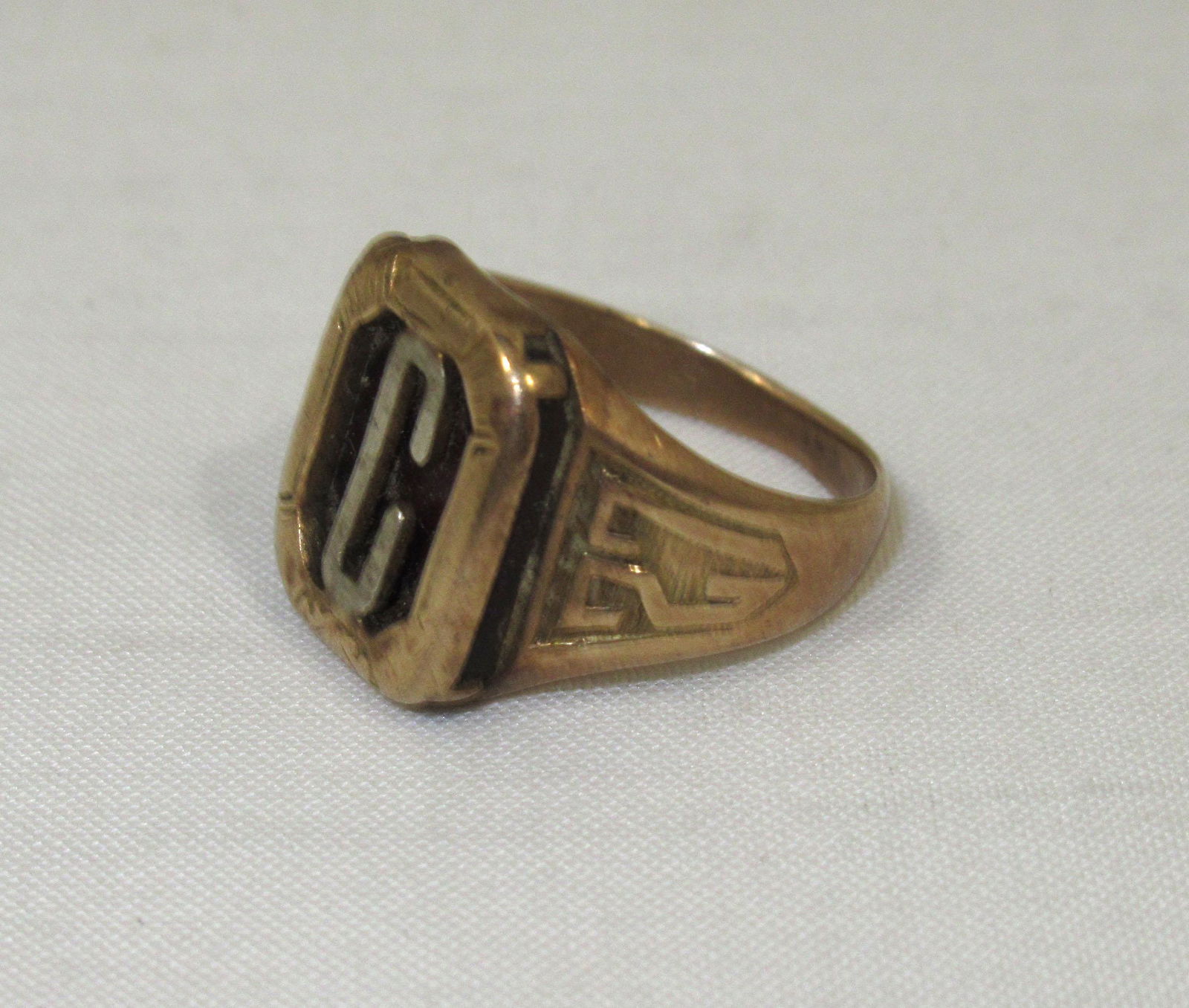 White lustrium shop class ring