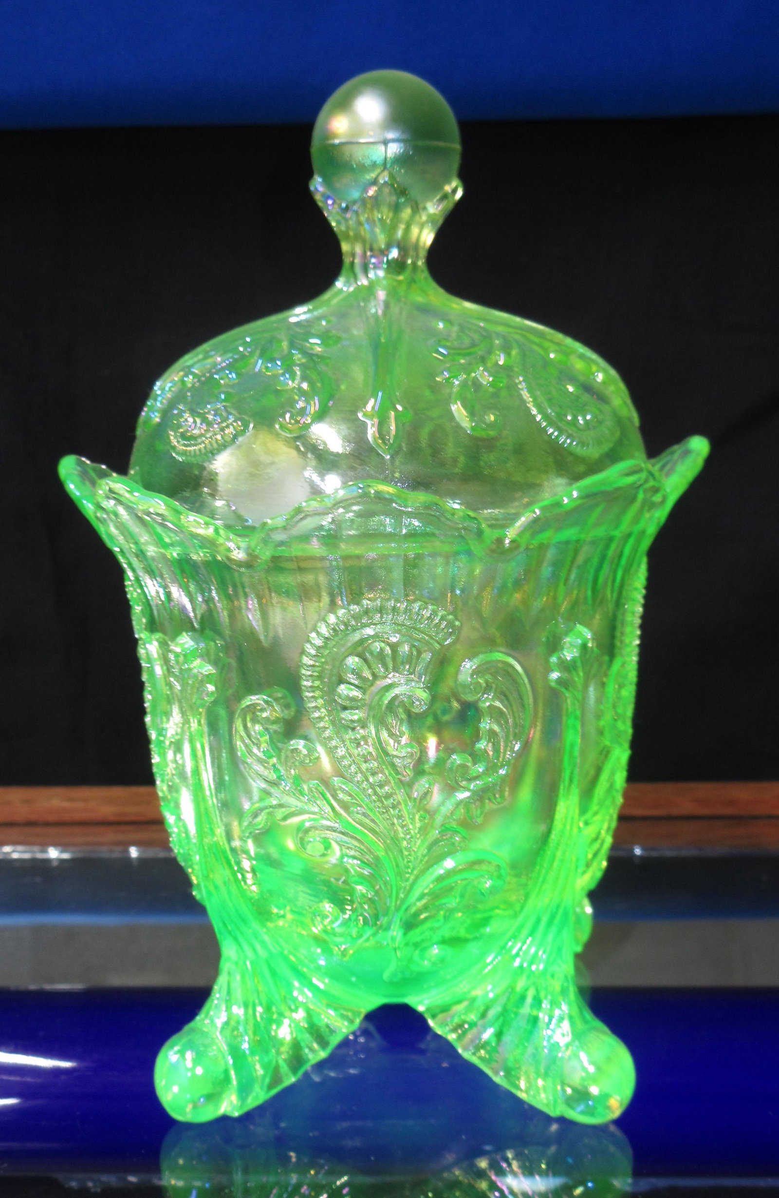 Vaseline Glass Covered Jar: 6 5/8"T x 4 5/8"W