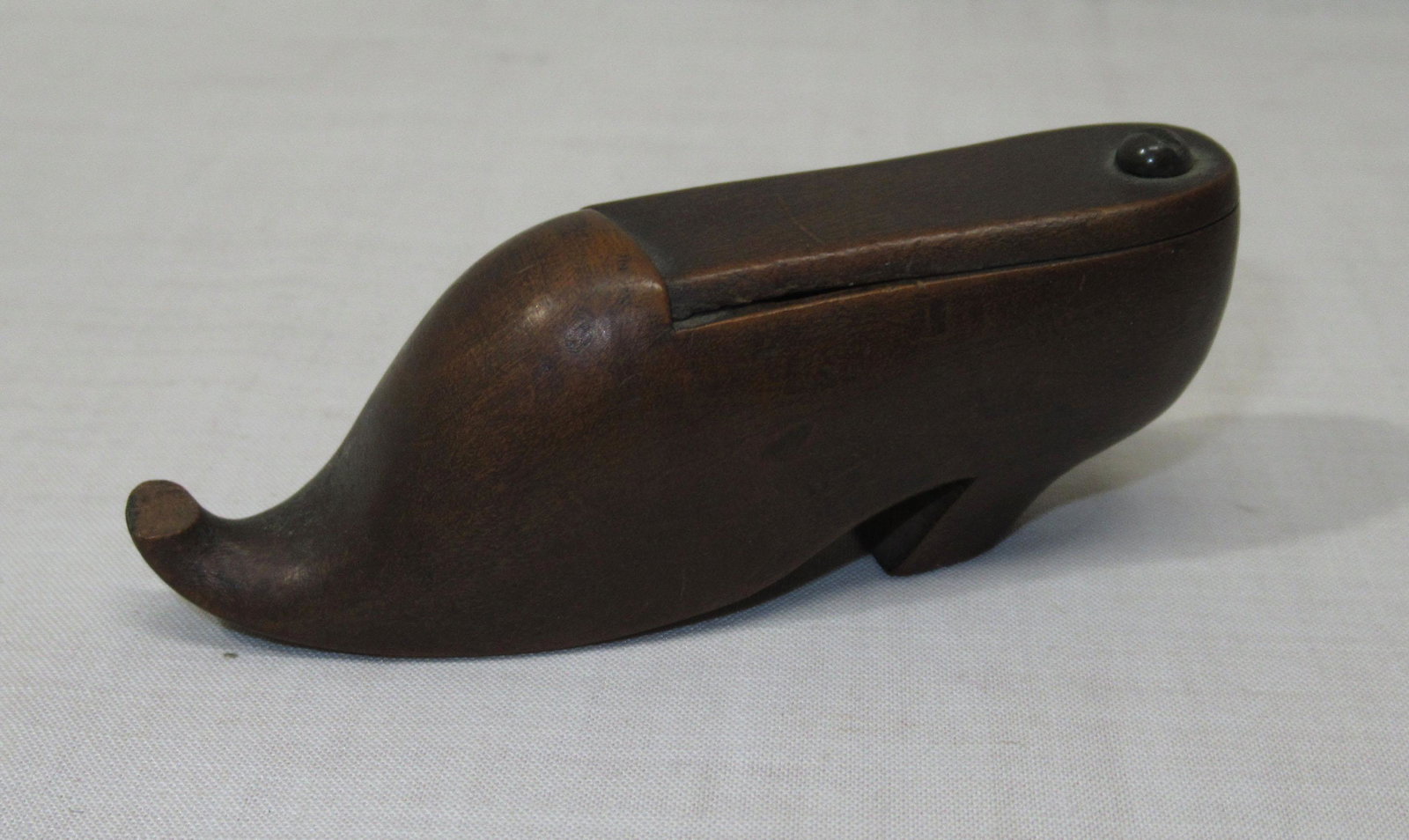Wooden Shoe Snuff Box: 1 1/8"T x 3"L