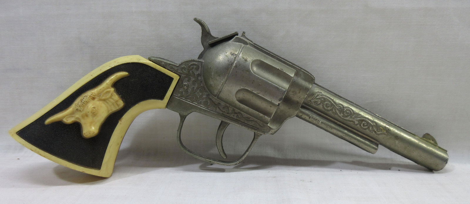 Hubley Cap Pistol Steer Head Grips: 8 1/2"L