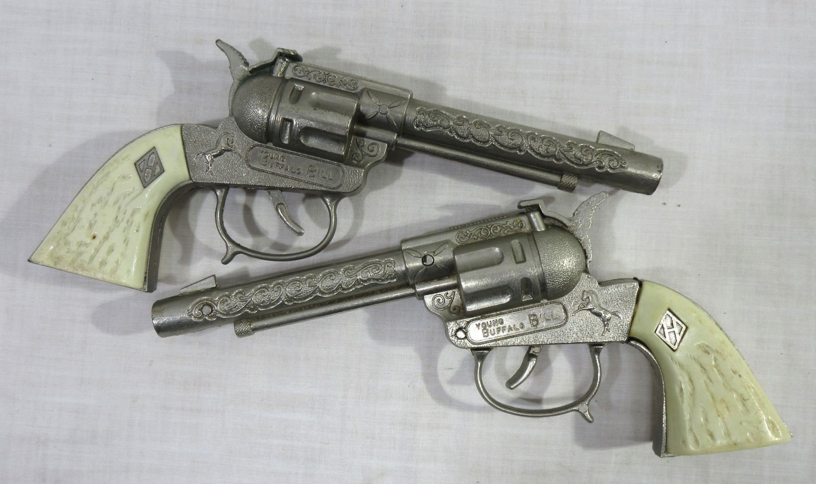 Pr Hubley Young Buffalo Bill Cap Pistols: 7 1/2"L