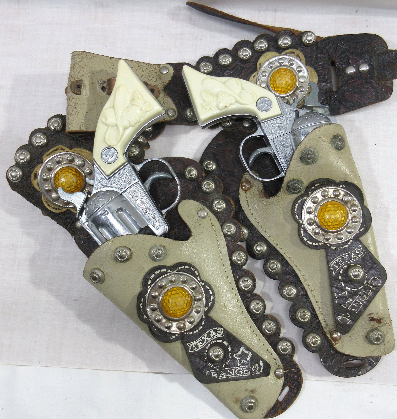 Pr Kilgore Ranger Cap Pistols w/ Ornate Holsters: 9"L pistols