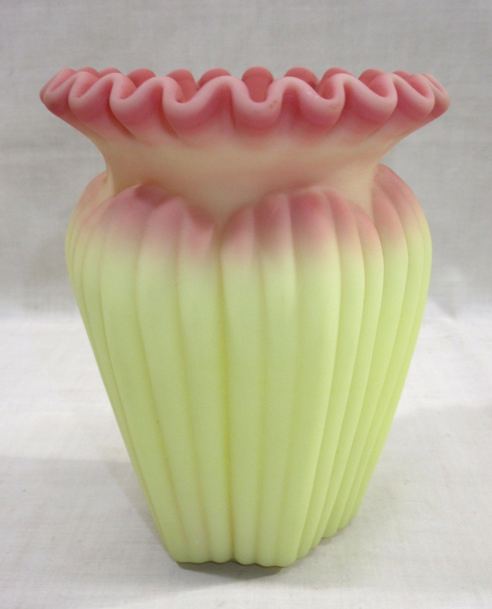 Fenton Burmese Ruffled Vase: 4 3/4"T x 3 3/4"W