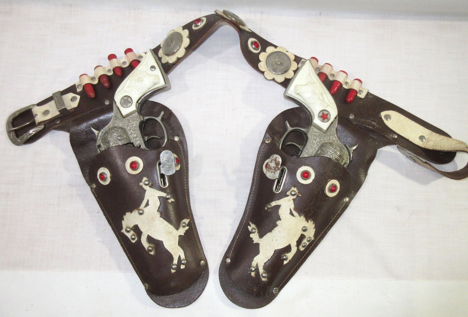 Pr Hubley Texan Jr Cap Pistols w/ Holsters & Push: 9"L pistols