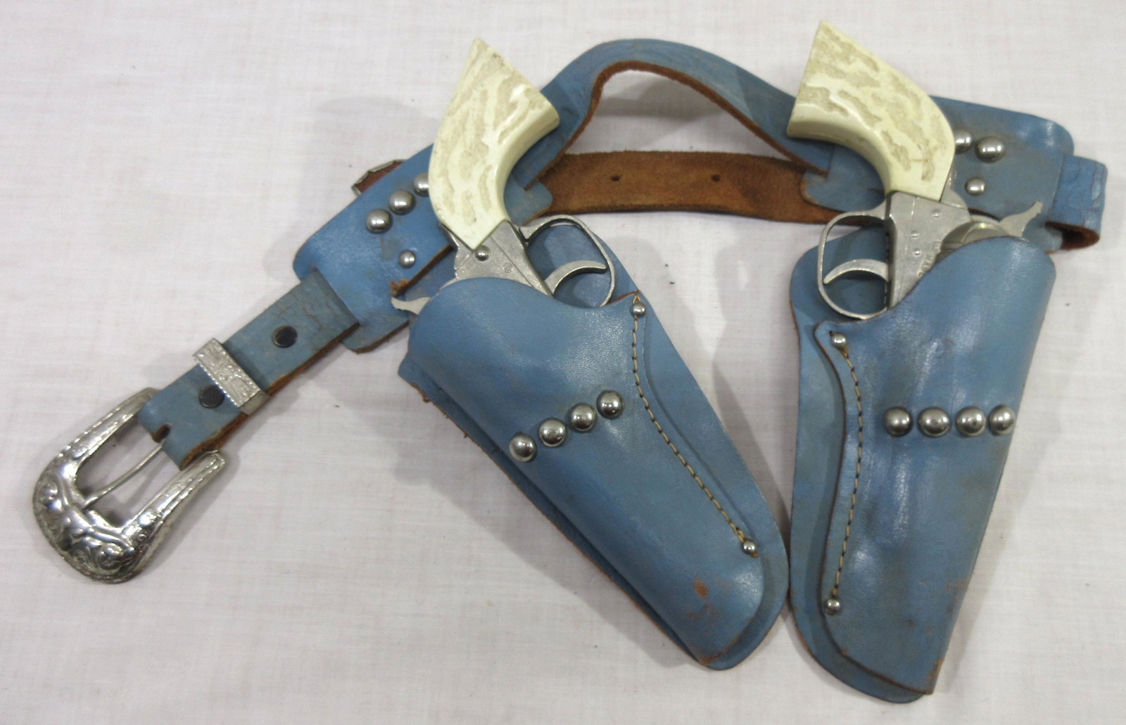 Hubley Blue Double Cap Pistol & Holster: 7 1/2"L