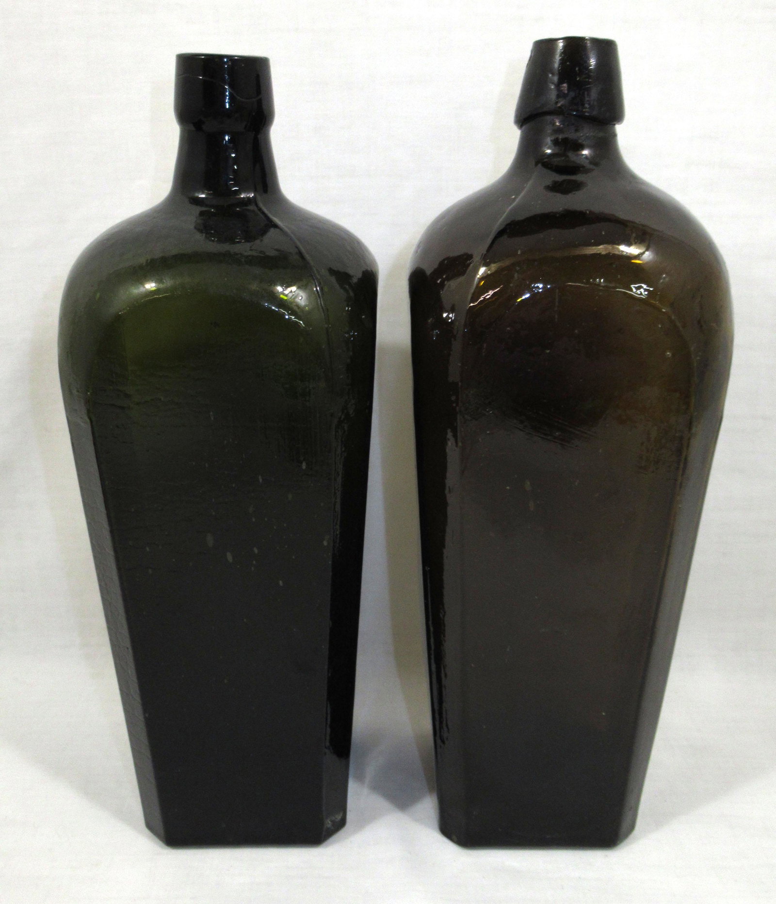 2 Vtg Bottles Green & Dark Amber: 10 3/4"T x 3 3/4"W