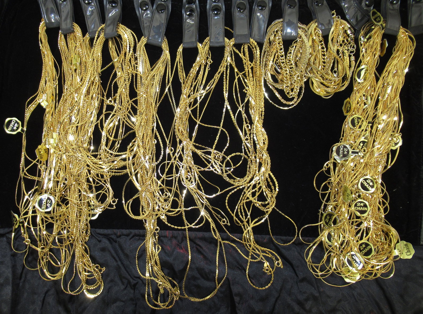 Lot of Goldtone Bracelet & Necklace Chains: Bracelets & Necklaces