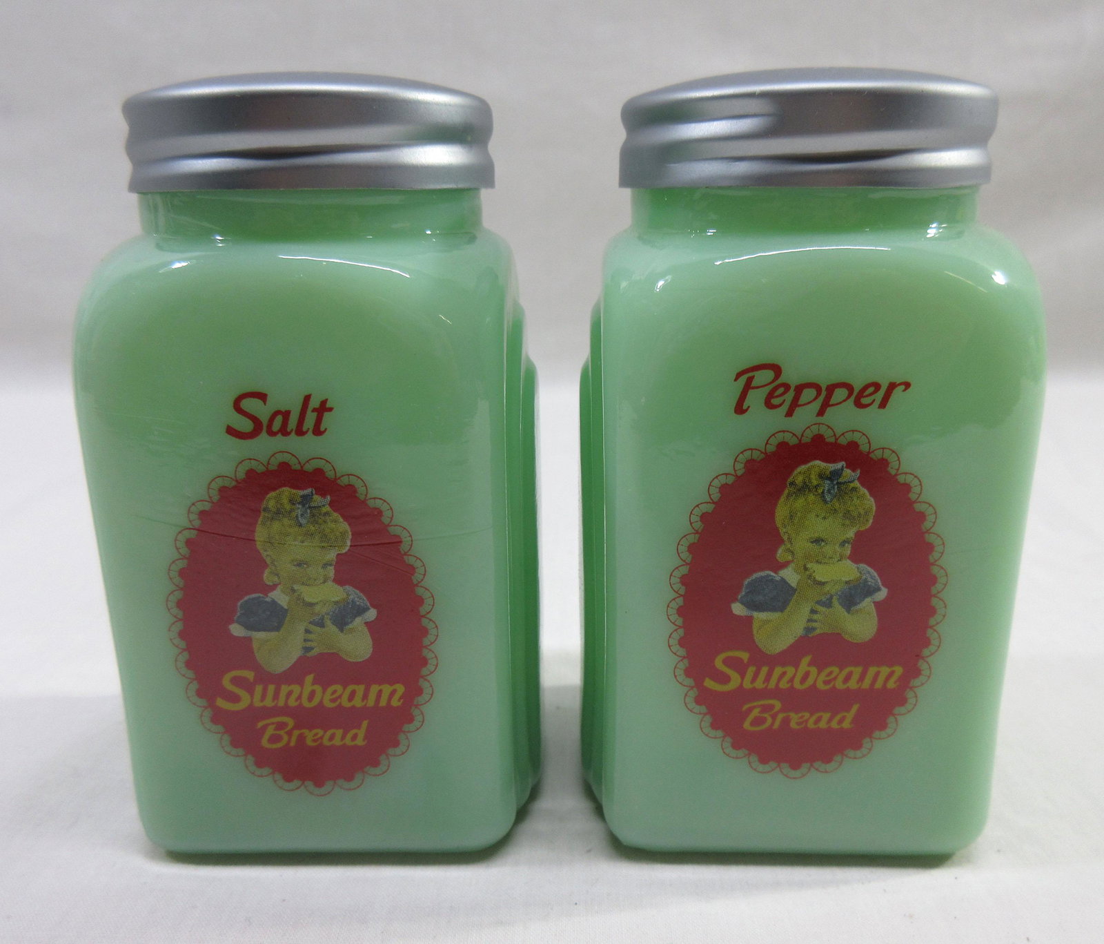 Pr Jadeite Salt & Peppers: 3 5/8"T x 2 1/8"W
