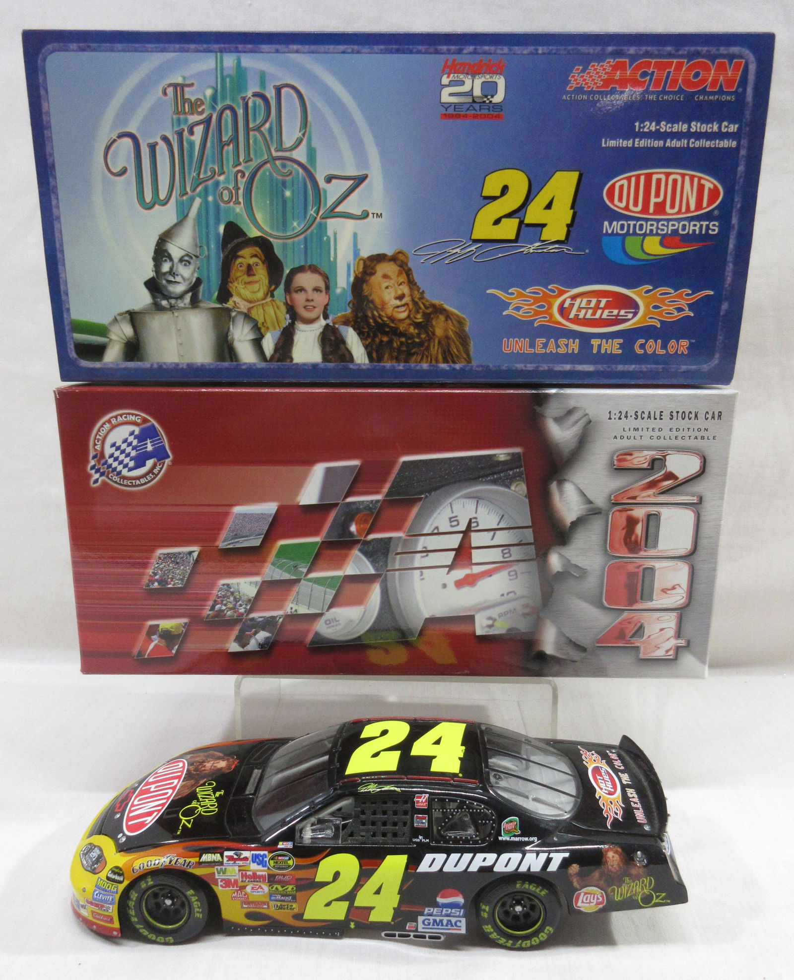 NASCAR 2004 Jeff Gordon 1:24 Car: #24 DuPont/Wizard of Oz