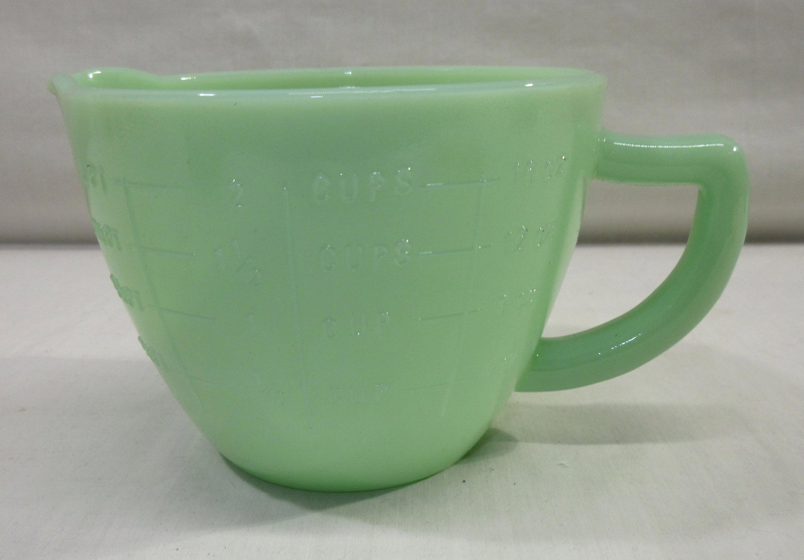 Modern Jadeite 2 Cup Measuring Cup: 4"T x 5 1/8"W