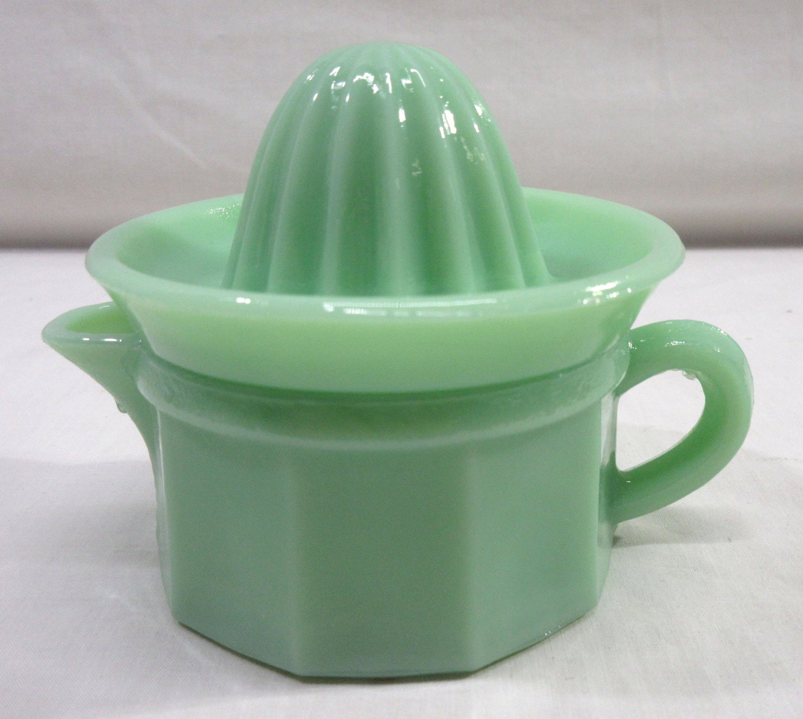 Modern Jadeite 2pc Juicer: 4"T x 4"W