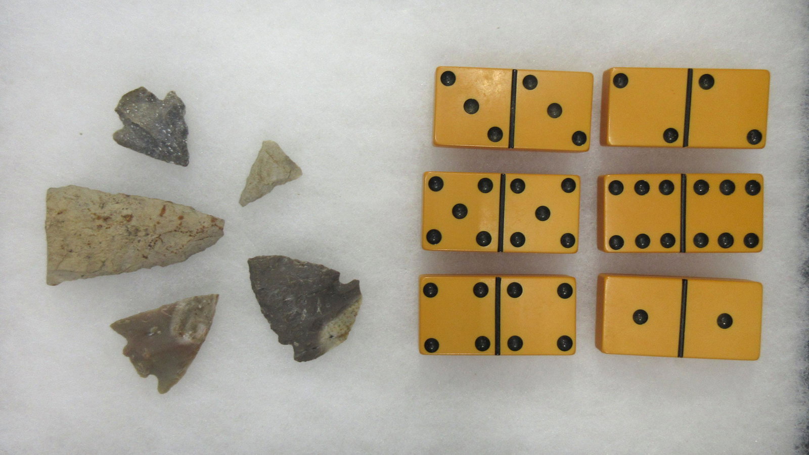 Bakelite Domino & Arrowheads: 6 dominos 1" x 2 1/8", 5 arrowheads 1" - 2 1/2"