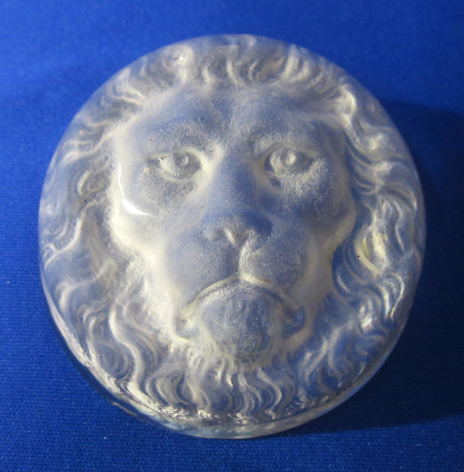 Intaglio Lion Paperweight: 1 3/4"T x 2 1/2"W