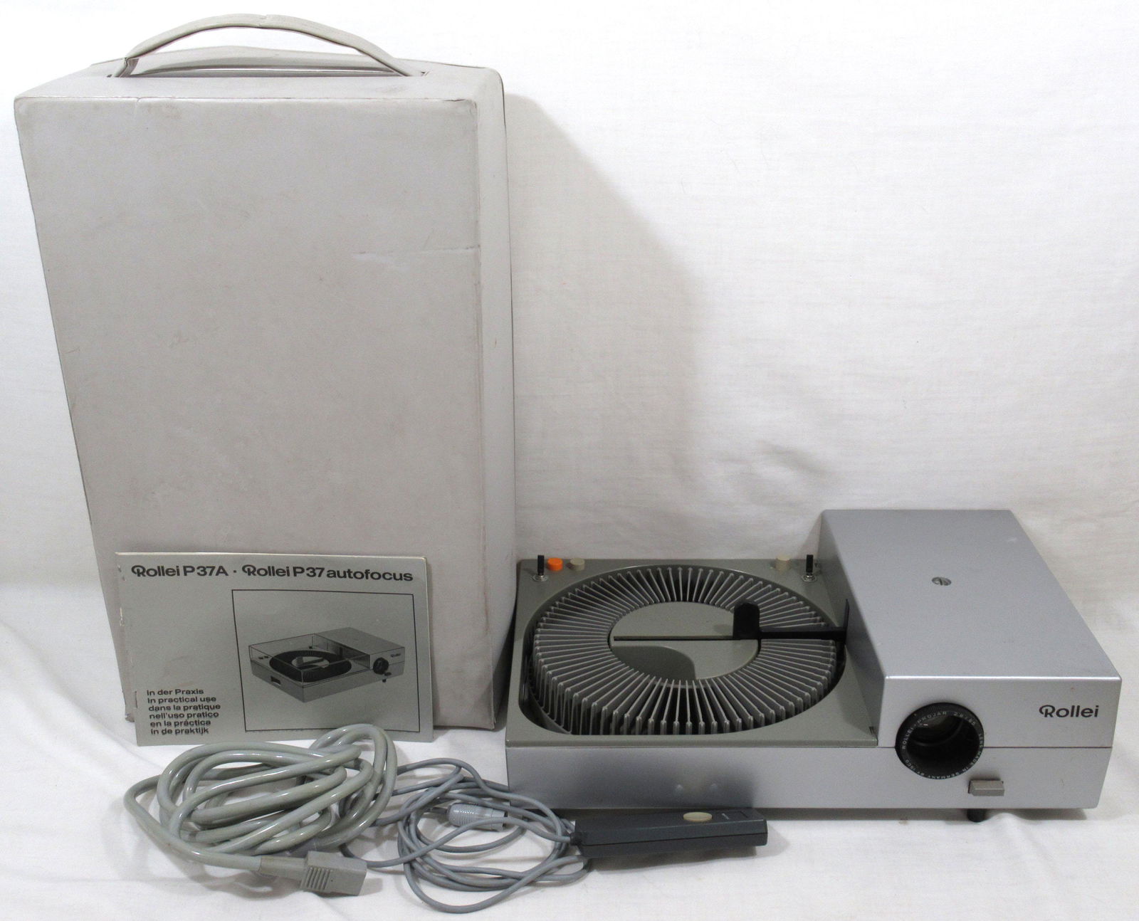 Rollei P37A Autofocus 35mm Slide Projector: Heavy metal construction, original carrying case, instruction booklet. 17 1/2" x 10 3/4" x 5" case