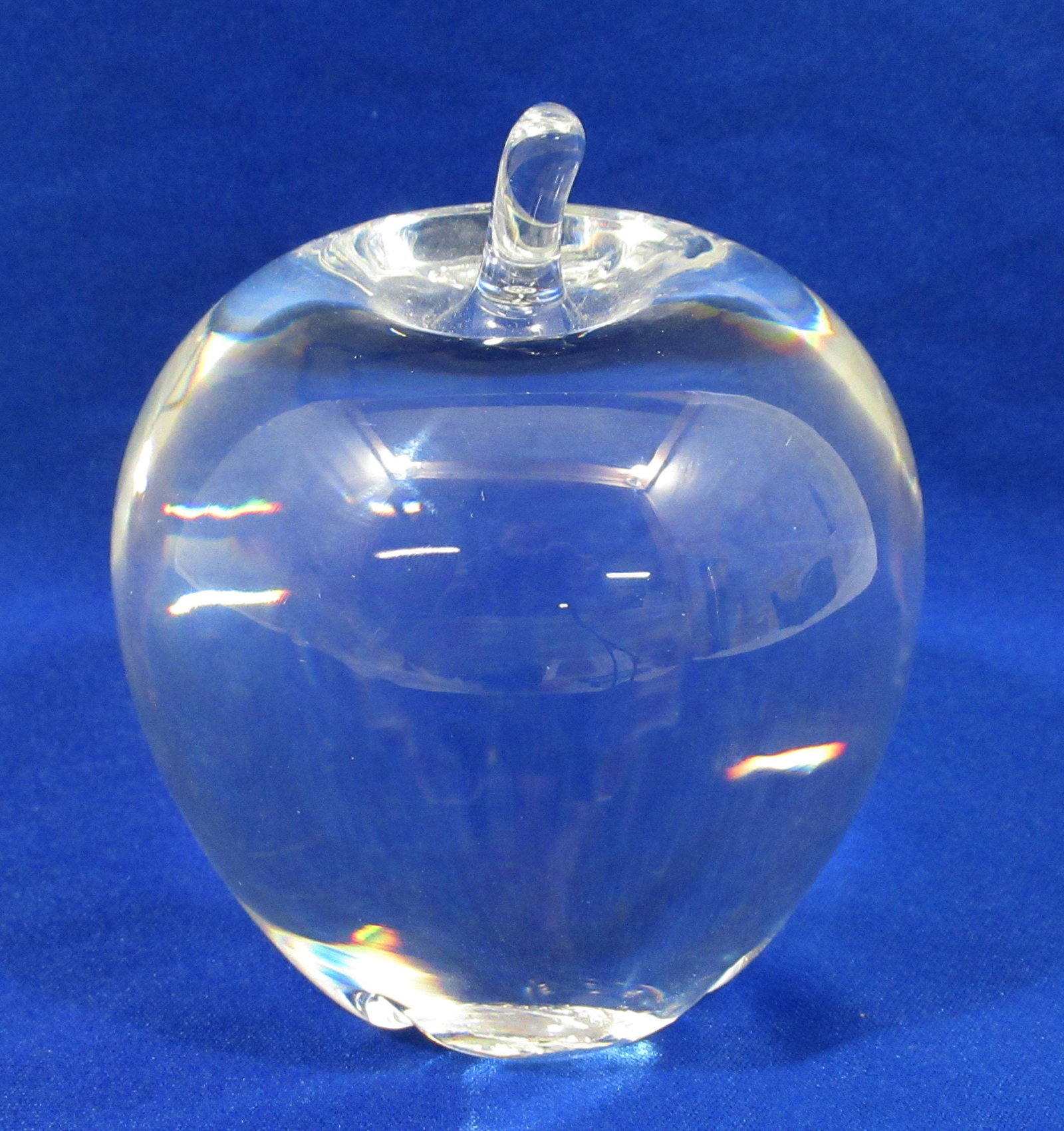 Sgnd Steuben Apple Paperweight: 4"T x 3 3/8"W