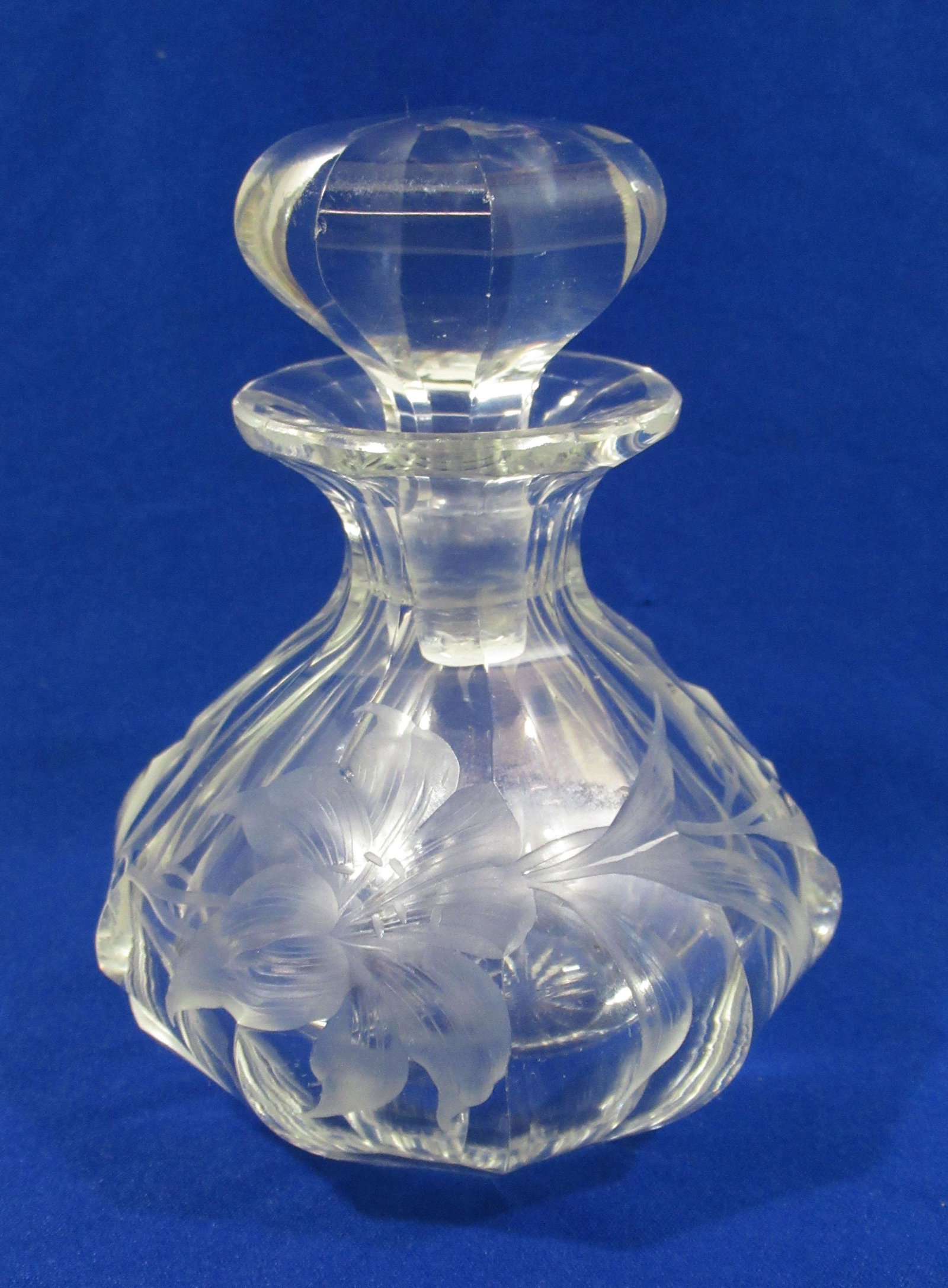 Intaglio Art Glass Bottle: 5 3/4"T x 4 1/8"