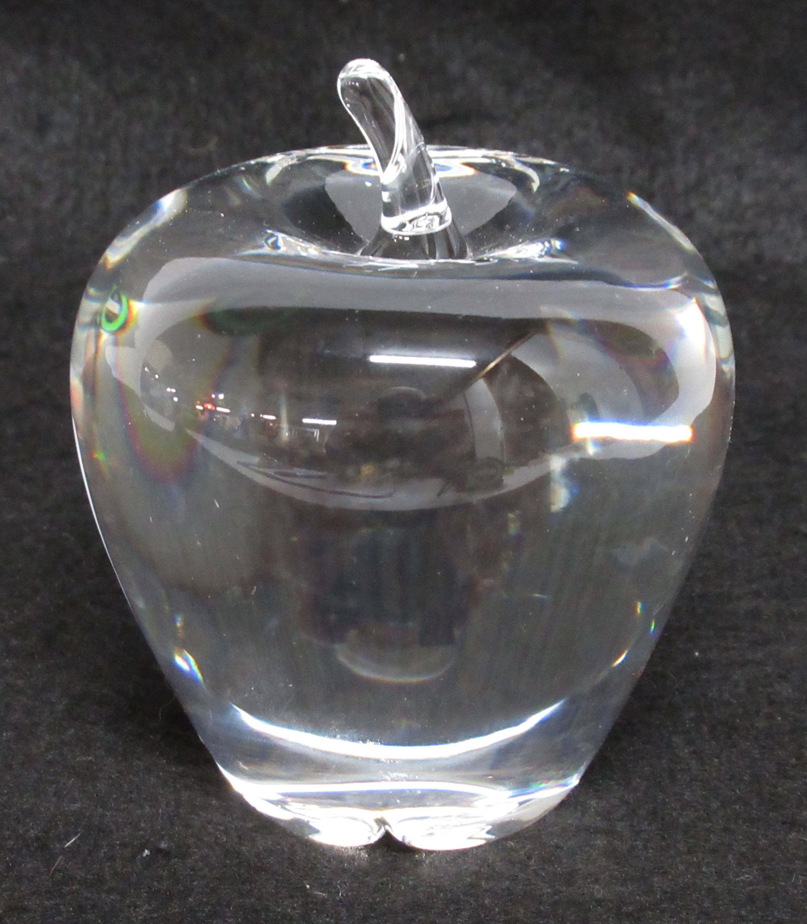 Sgnd Steuben Apple Paperweight: 4"T x 3 1/4"W