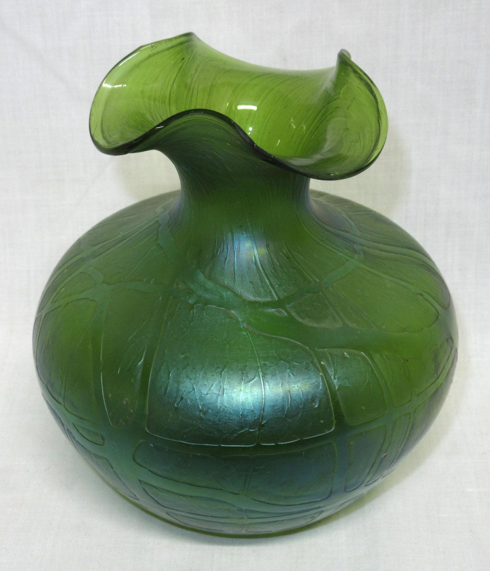 Loetz Vase: 5 5/8"T x 5 1/4"W