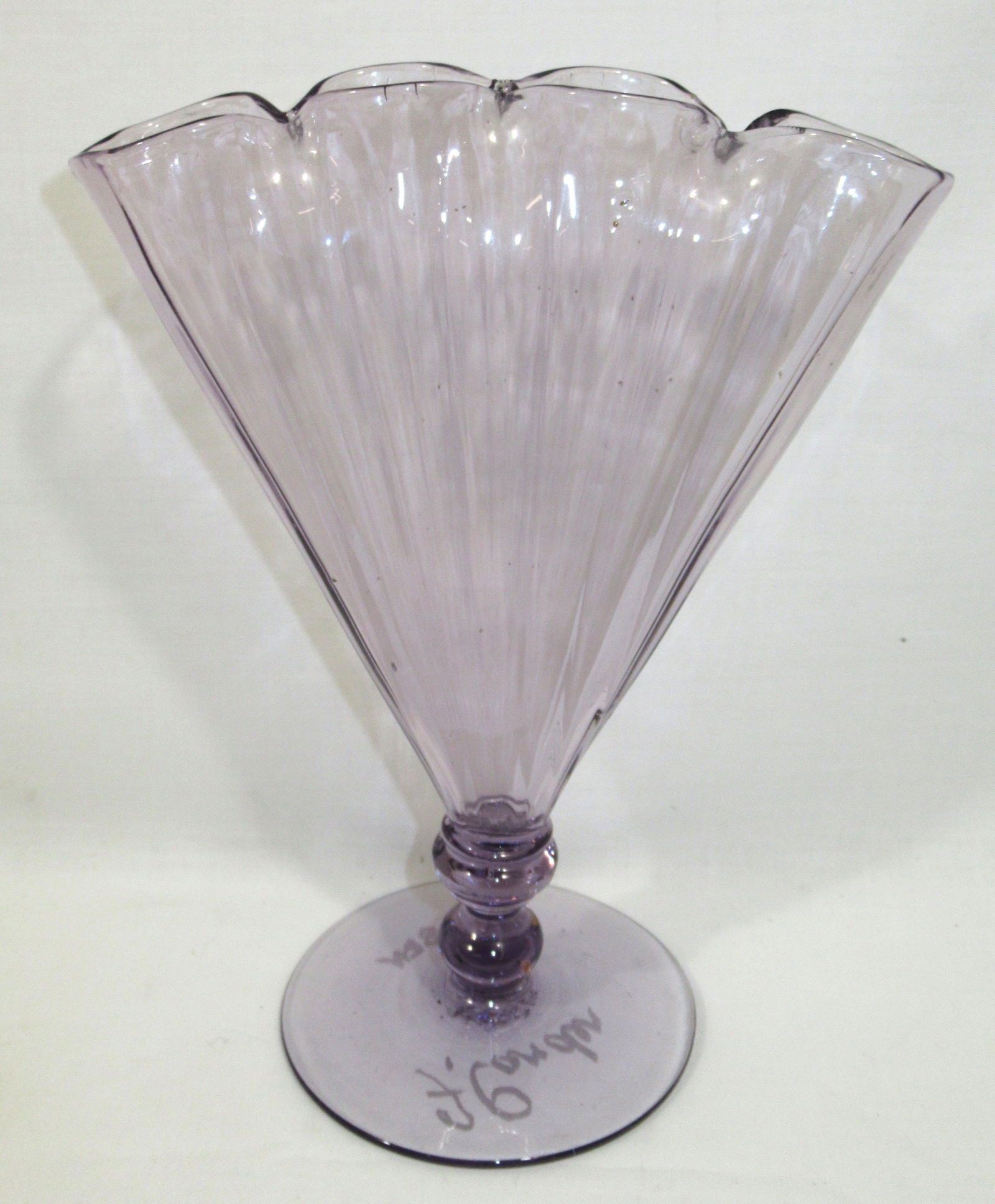 Sgnd Steuben Fan Vase: 8"T x 6"W