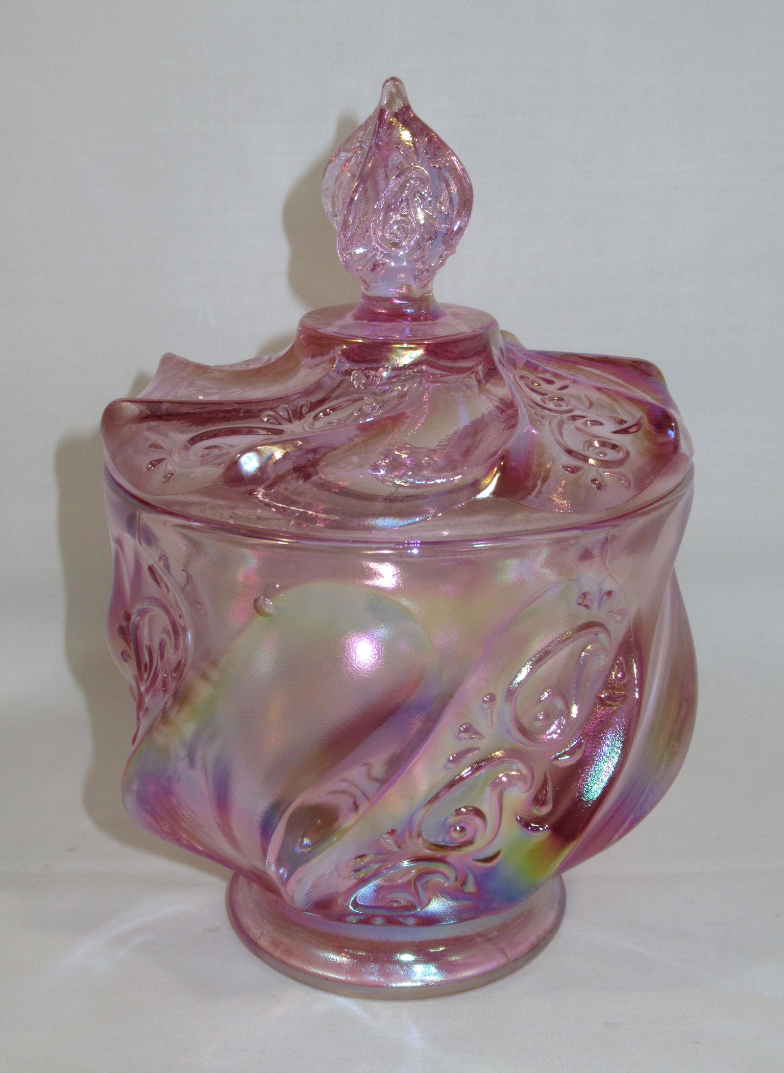 Fenton Covered Jar: 7 1/8"T x 5"W
