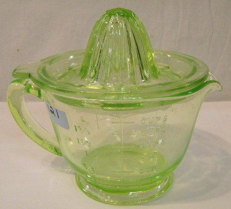 Vaseline 2 Cup Measuring Cup & Juicer: Vaseline 2 Cup Measuring Cup & Juicer Measures 2 cups