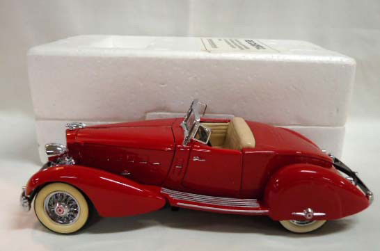 Danbury Mint 1934 Packard V-12 Lebaron Speedster: 1:24 Scale