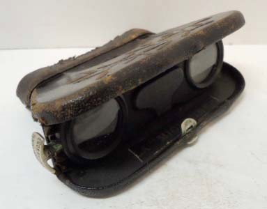 Pr. Fr. Opera Glasses in Leather: 2 3/4" x 4 1/4"