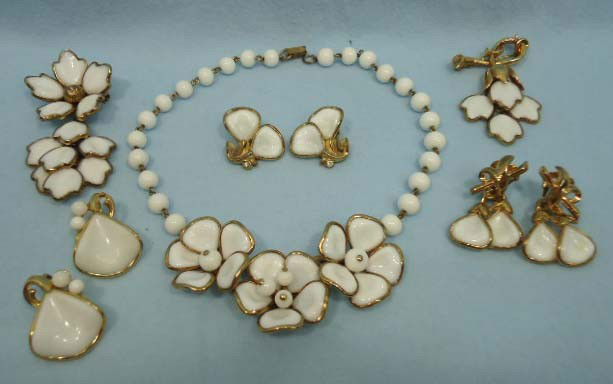 Crown Trifari White Glass Jewelry Lot: Crown Trifari poured white glass group to inc. a 14" necklace, possibly from the Magnolia line, 3 pr. Of clip back earrings and 2 brooches.