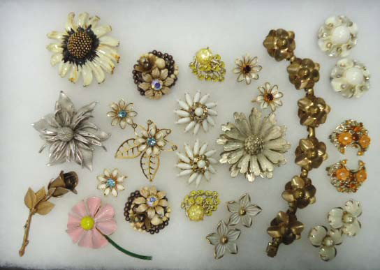 Designer Signed Floral Jewelry Lot: 16 pcs by Judy Lee, Alexandre 5th Ave, BN, BSK, Beau Jewels, Jerry, Kelly Waters & Pastelli