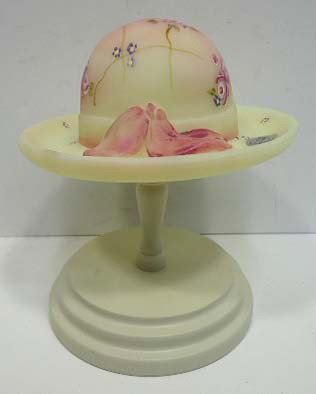 Fenton Hat On Stand: Burmese 4 1/2"