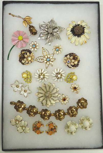 16pc Designer Signed Floral Jewelry Lot: 16pc by Judy Lee, Alexandre 5th Ave, BN, BSK, Beau Jewelry, Jerry, Kelly Waters & Pastelli