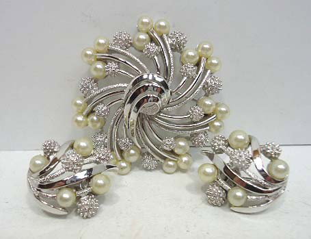 Crown Trifari Vtg. Brooch Set: 2" Silver & Faux Pearl Brooch & Earring Set