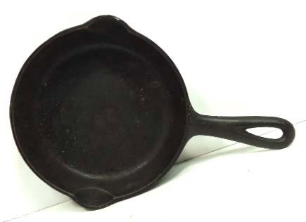 Griswold #3 Cast Iron Skillet: #3