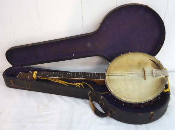 S.S. Stewart Banjo: 30"